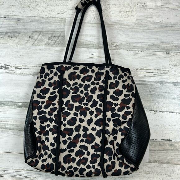 NWT - Neoprene Leopard Print All Purpose Bag - Picture 5 of 8